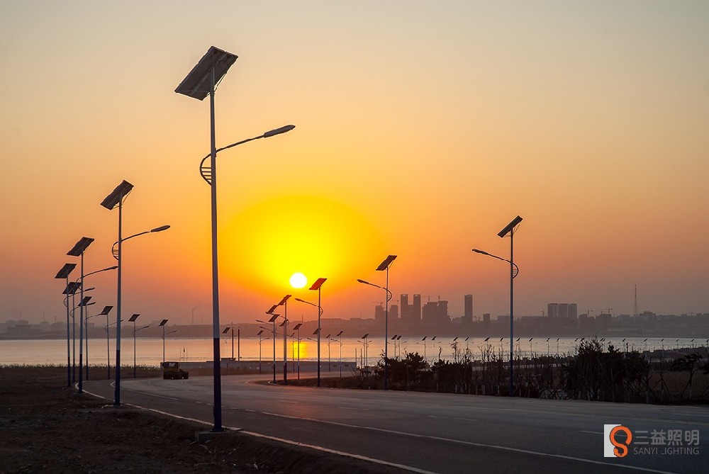 什麽樣的太陽能路燈才能保證365天都能亮燈